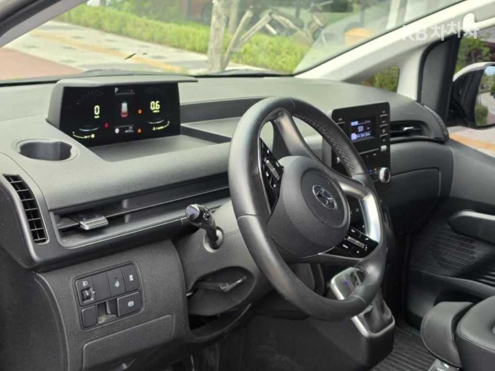 Hyundai Staria — miniaturë 15