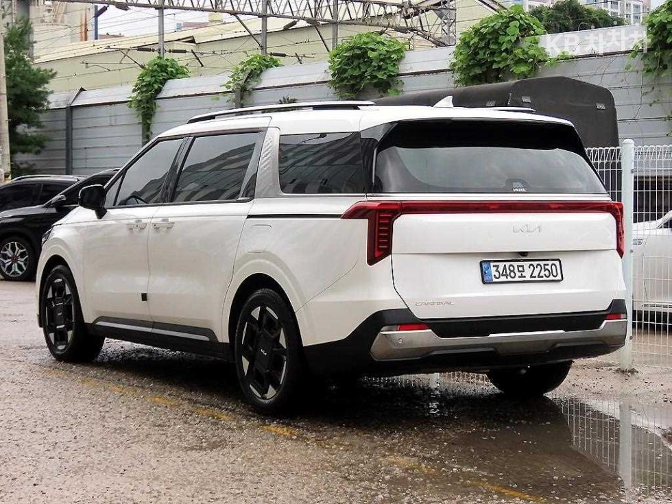 Kia Carnival — miniaturë 3