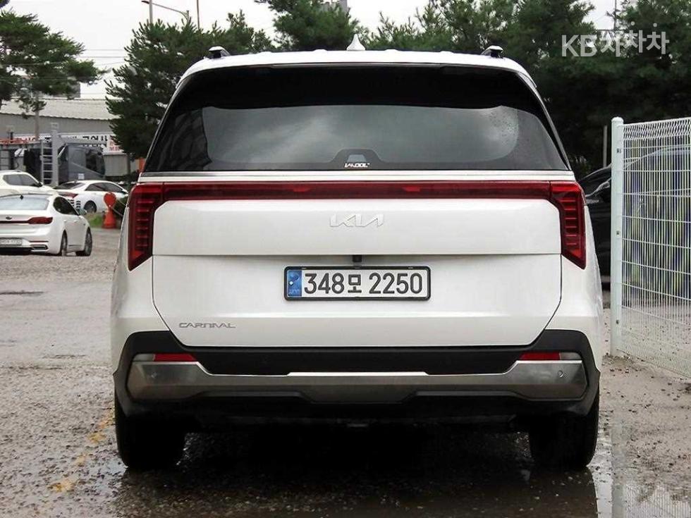 Kia Carnival — miniaturë 4