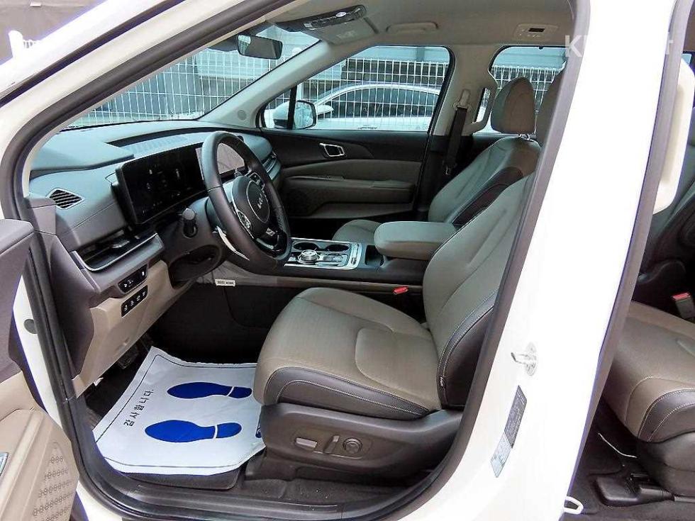 Kia Carnival — miniaturë 5