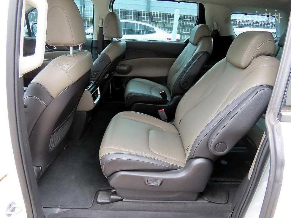Kia Carnival — miniaturë 6