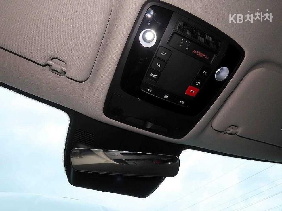 Kia Carnival — miniaturë 17