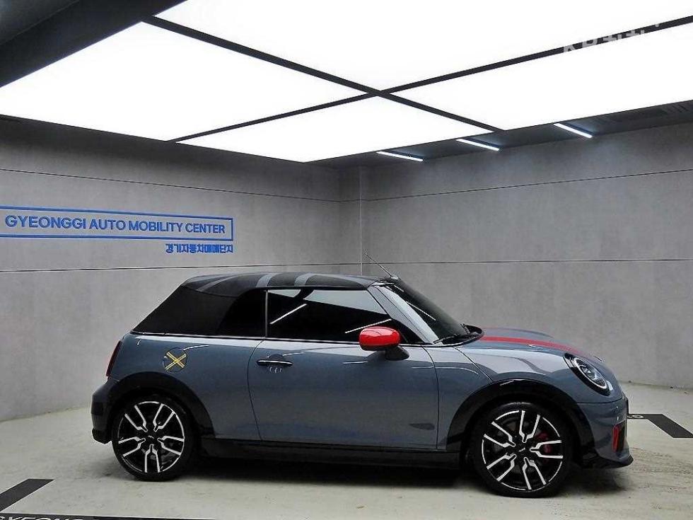 2025 MINI 4 photo