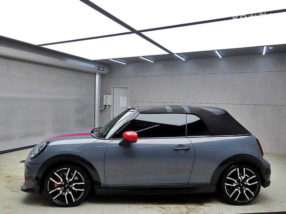 2025 MINI 4 photo