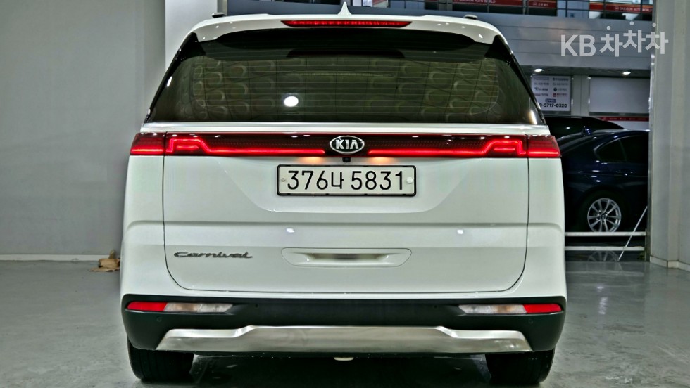 Kia Carnival — miniaturë 5