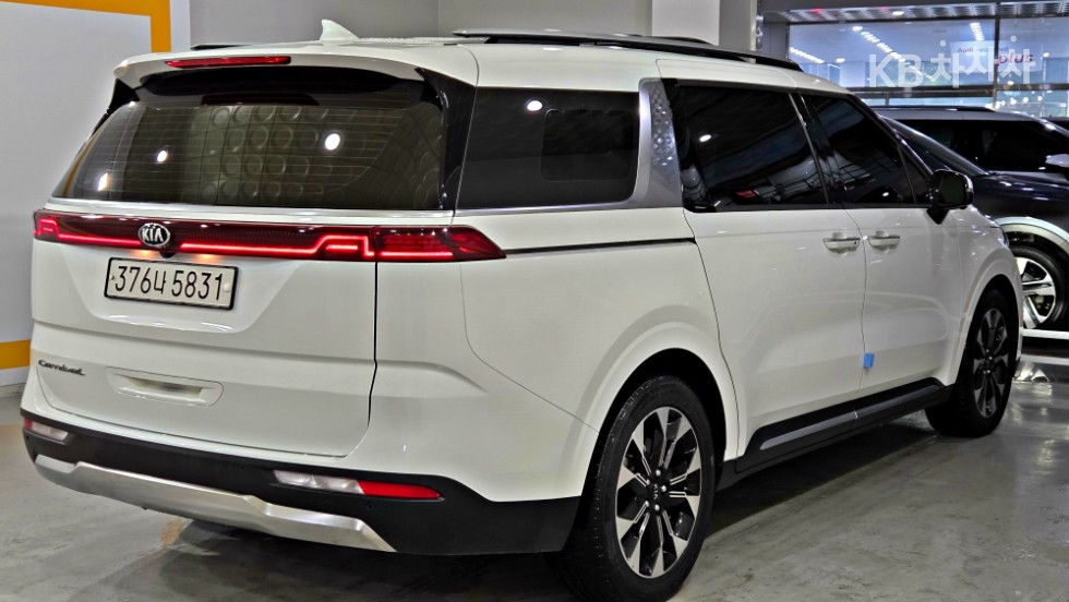 Kia Carnival — miniaturë 4