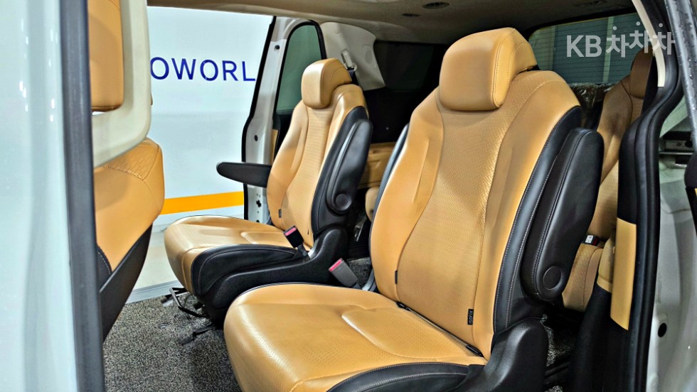 Kia Carnival — miniaturë 9