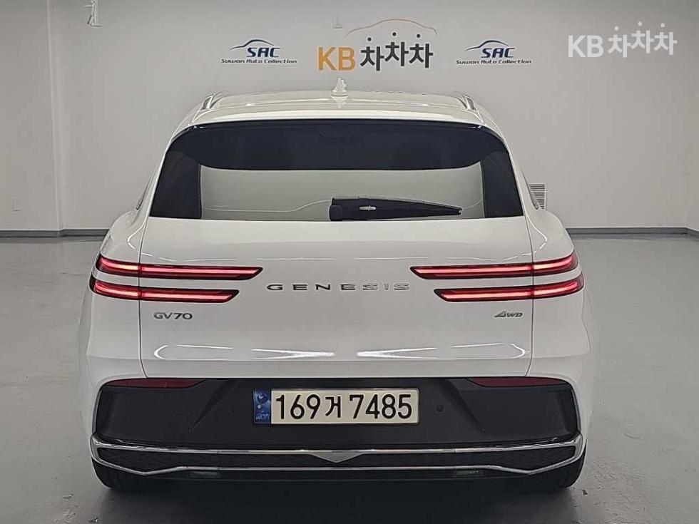 2024 Genesis GV70 photo