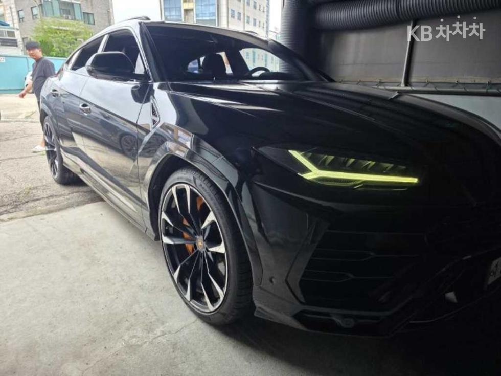 Lamborghini Urus — miniaturë 2