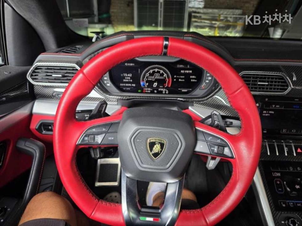 Lamborghini Urus — miniaturë 13