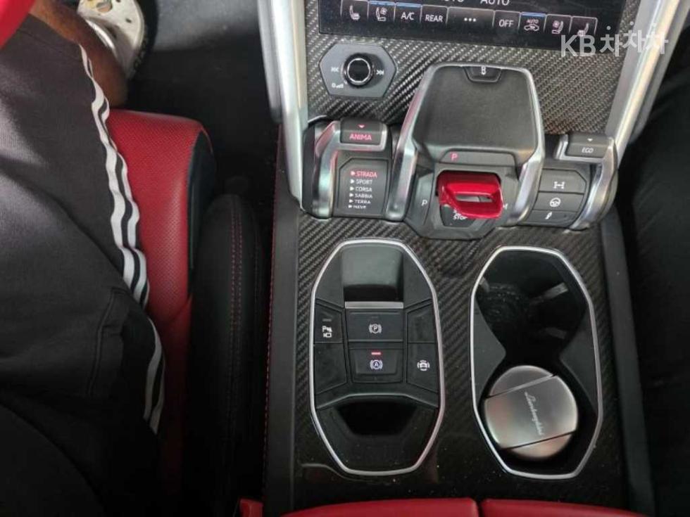 Lamborghini Urus — miniaturë 16