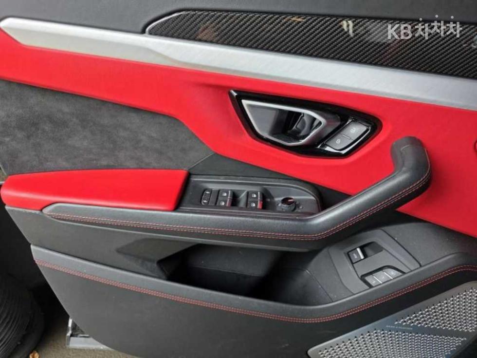 Lamborghini Urus — miniaturë 20