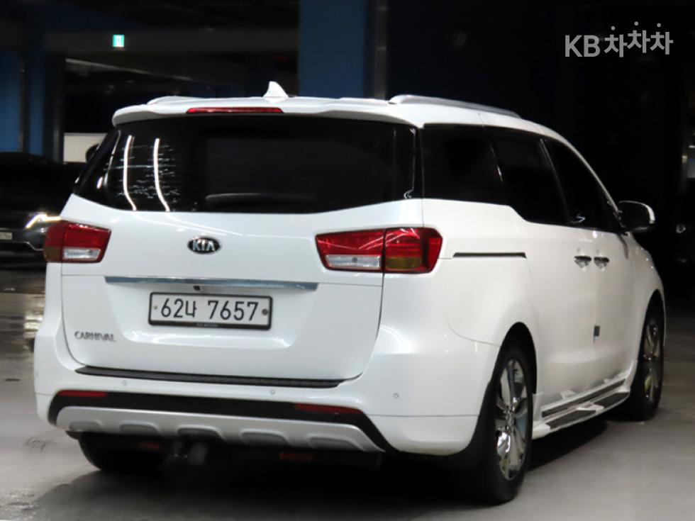 Kia Carnival — miniaturë 4