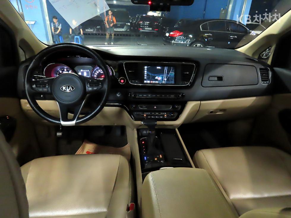 Kia Carnival — miniaturë 5