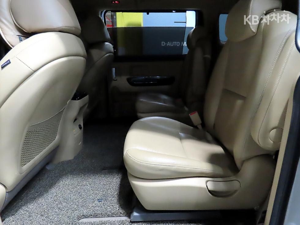 Kia Carnival — miniaturë 7