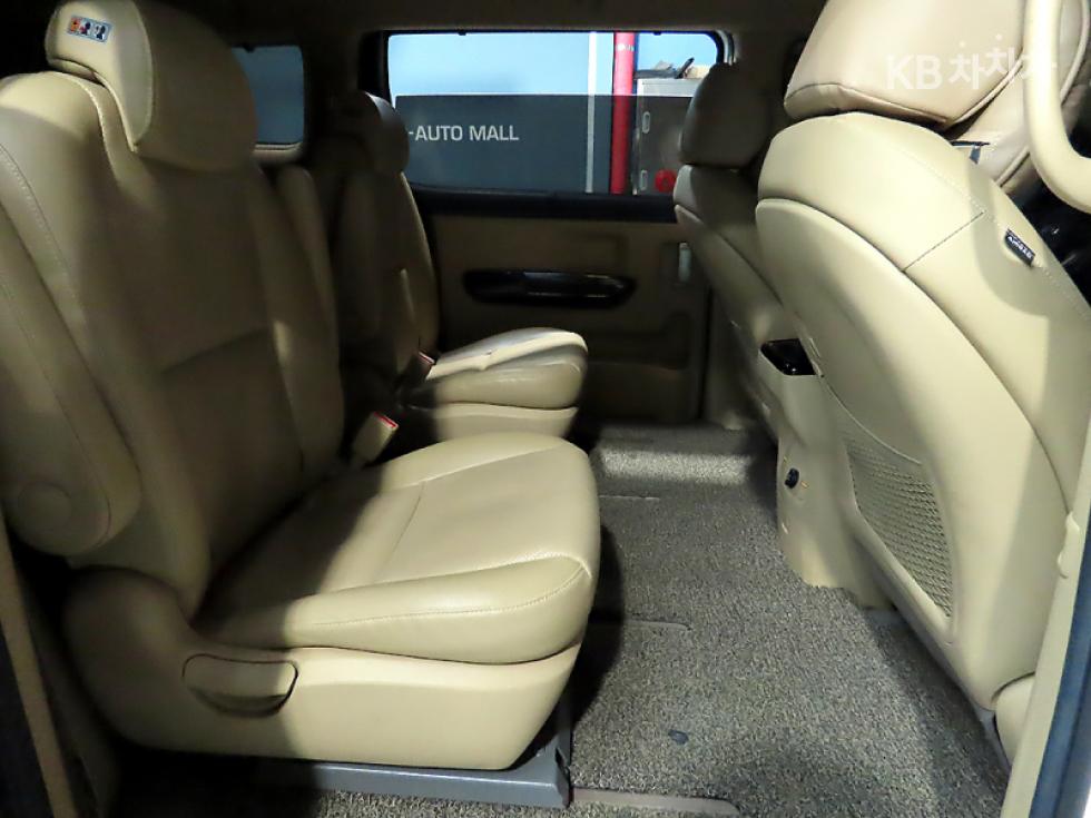 Kia Carnival — miniaturë 9