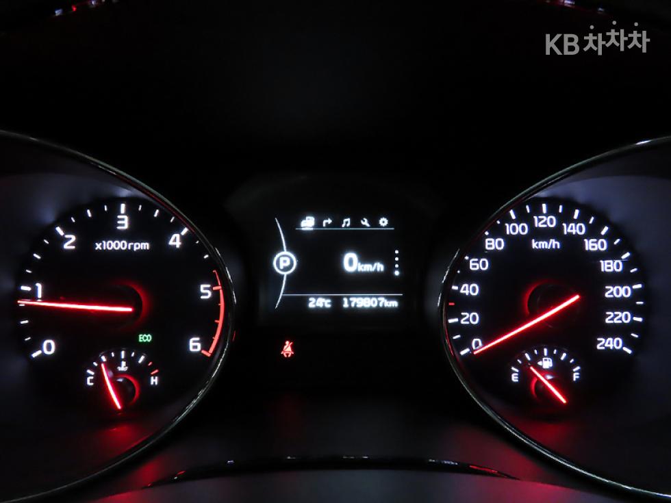 Kia Carnival — miniaturë 10