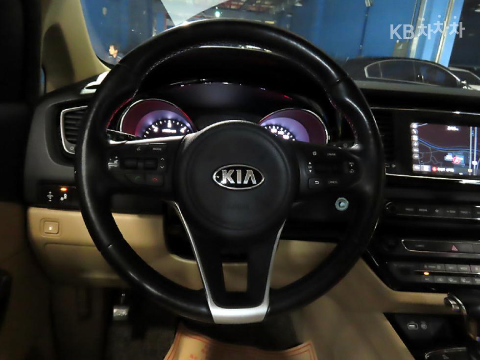 Kia Carnival — miniaturë 11