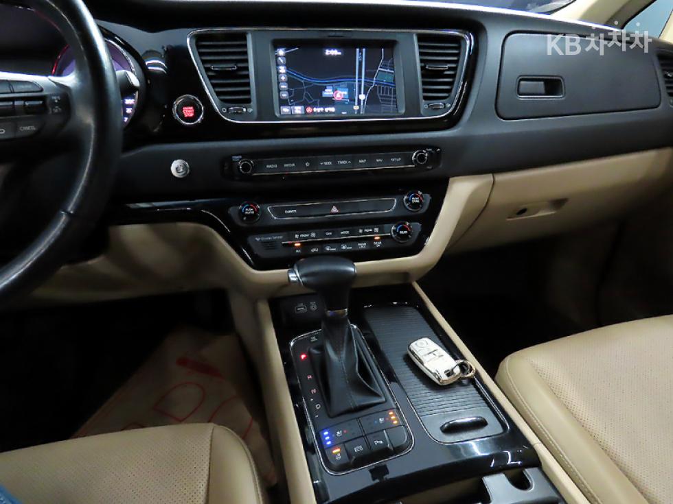Kia Carnival — miniaturë 12