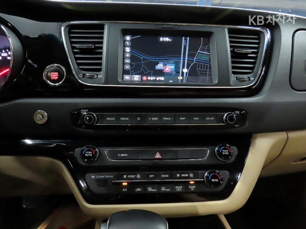 Kia Carnival — miniaturë 13