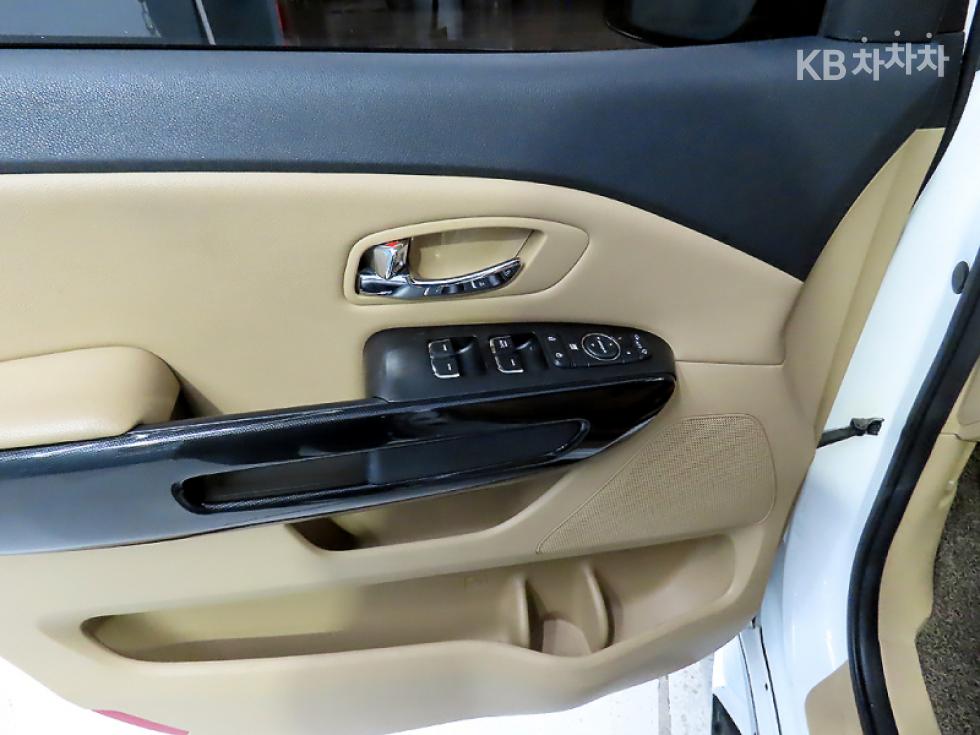 Kia Carnival — miniaturë 15
