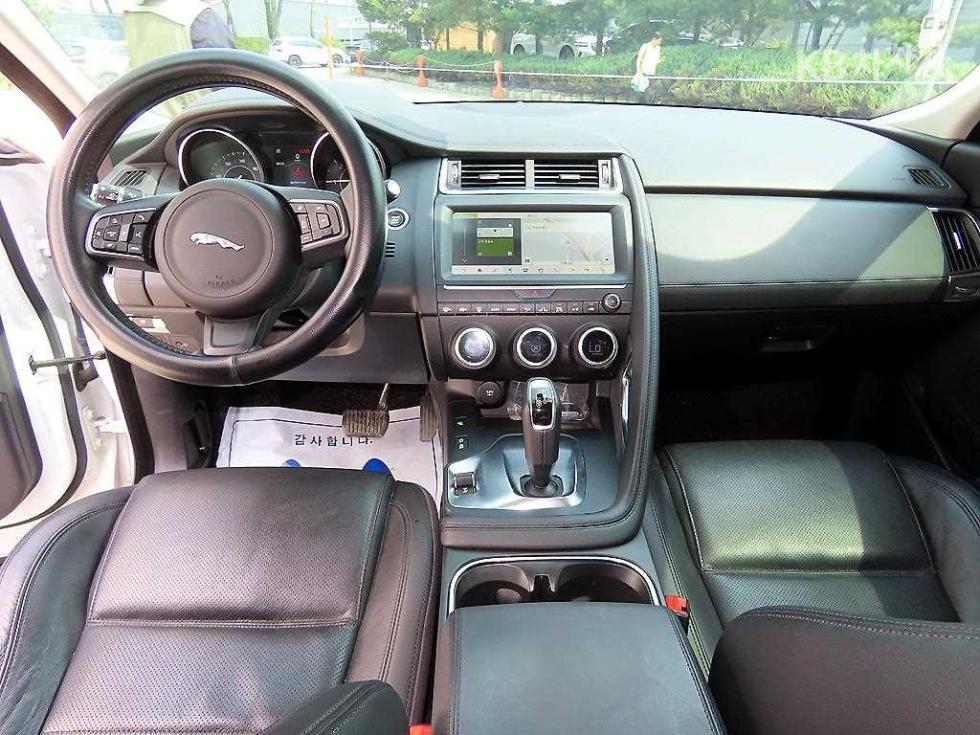 Jaguar E-Pace — miniaturë 7