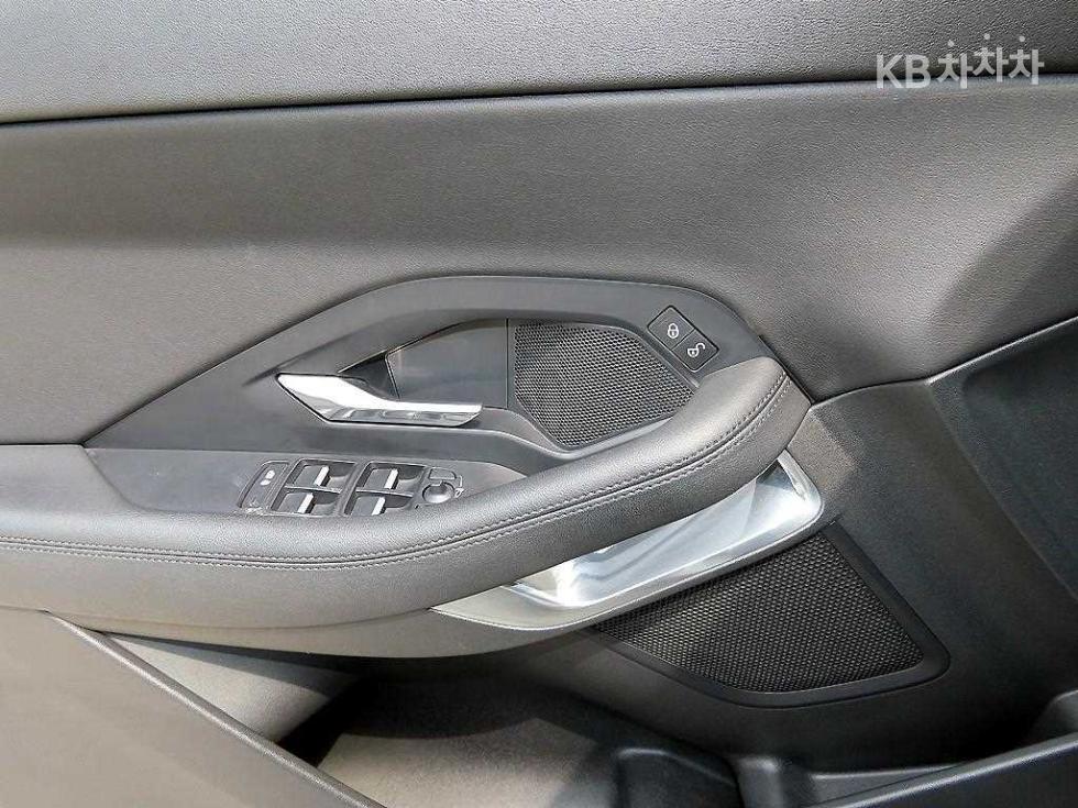 Jaguar E-Pace — miniaturë 11