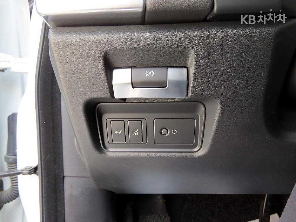 Jaguar E-Pace — miniaturë 12