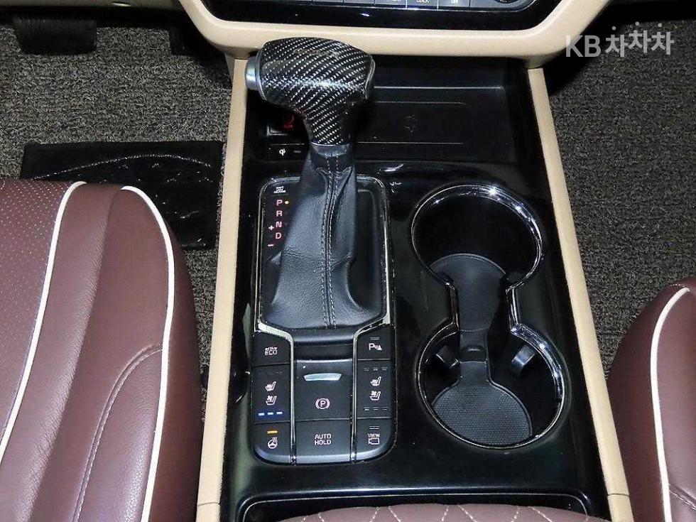 Kia Carnival — miniaturë 12