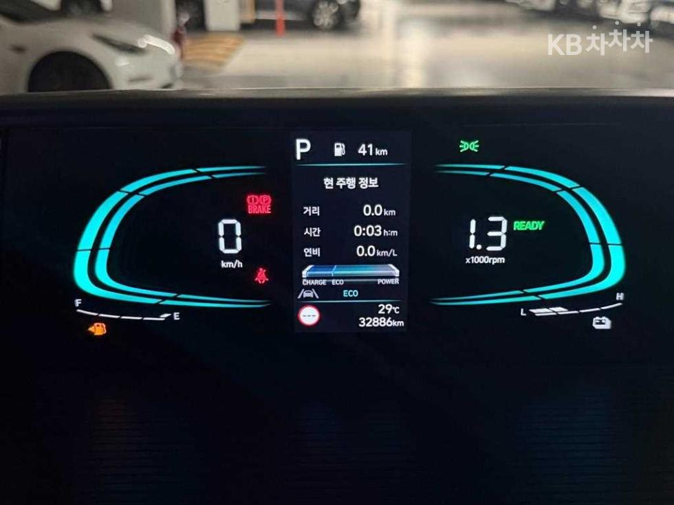 Hyundai Staria — miniaturë 13