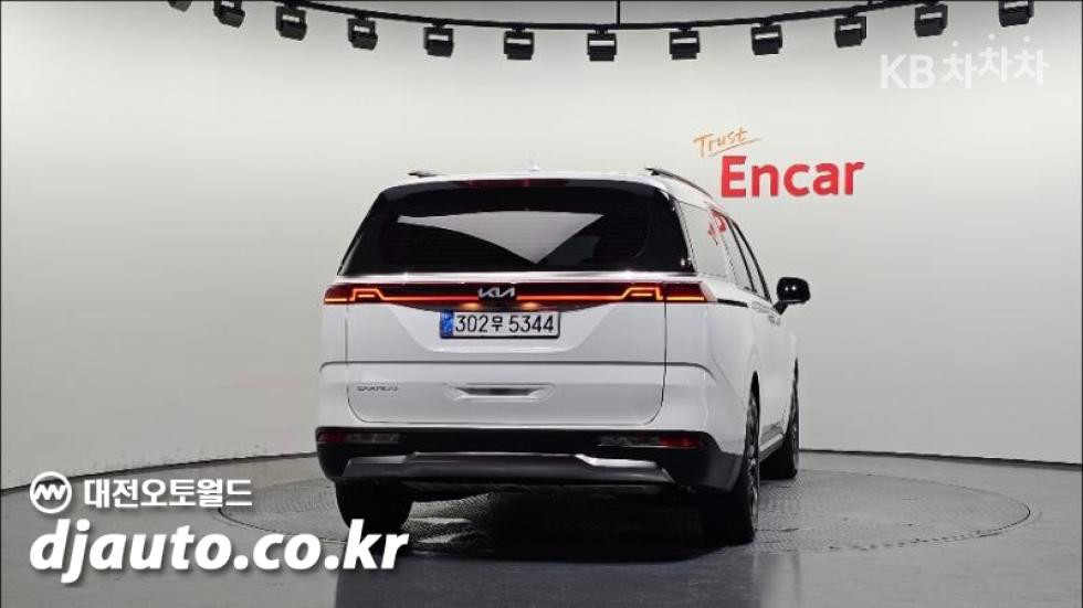 Kia Carnival — miniaturë 4