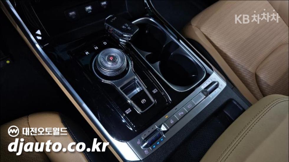Kia Carnival — miniaturë 9