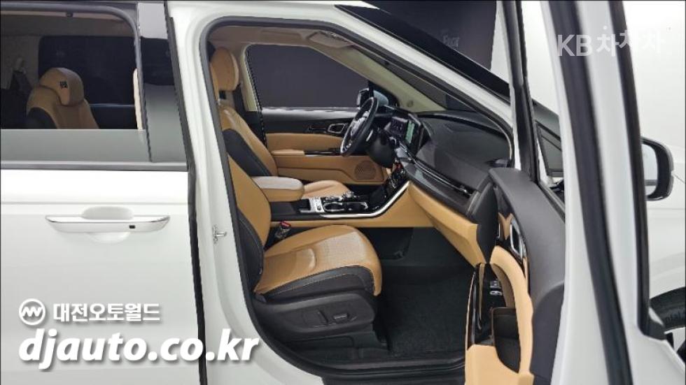 Kia Carnival — miniaturë 11