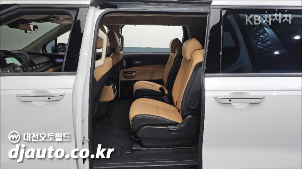 Kia Carnival — miniaturë 13