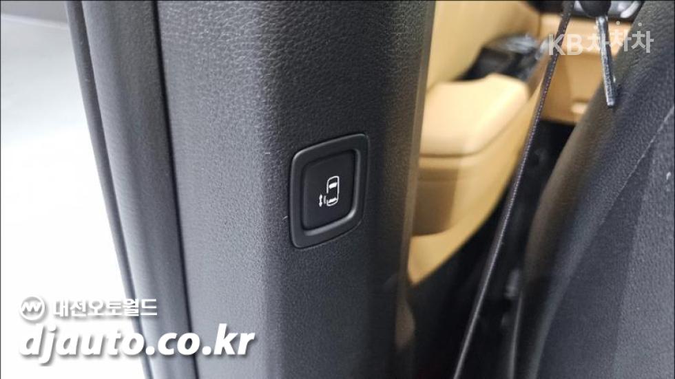 Kia Carnival — miniaturë 19