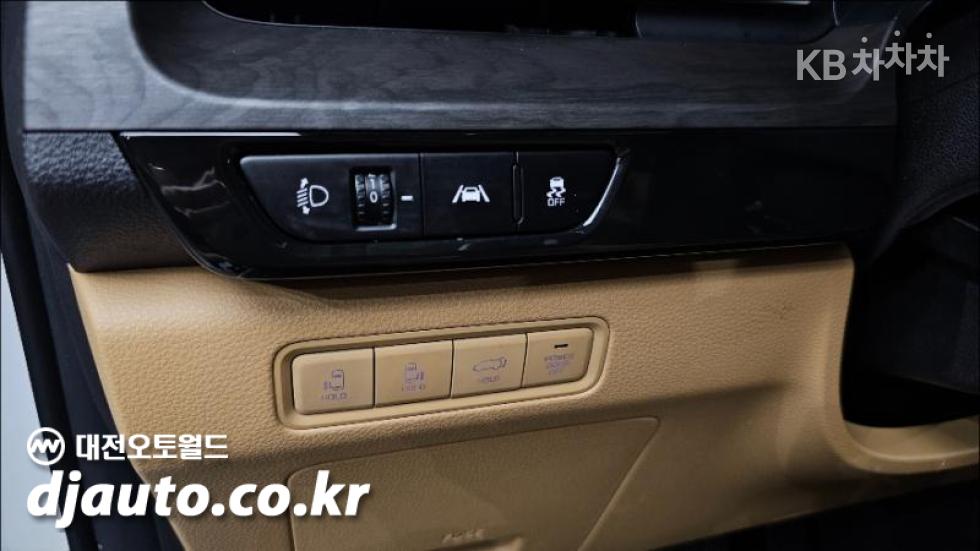 Kia Carnival — miniaturë 20