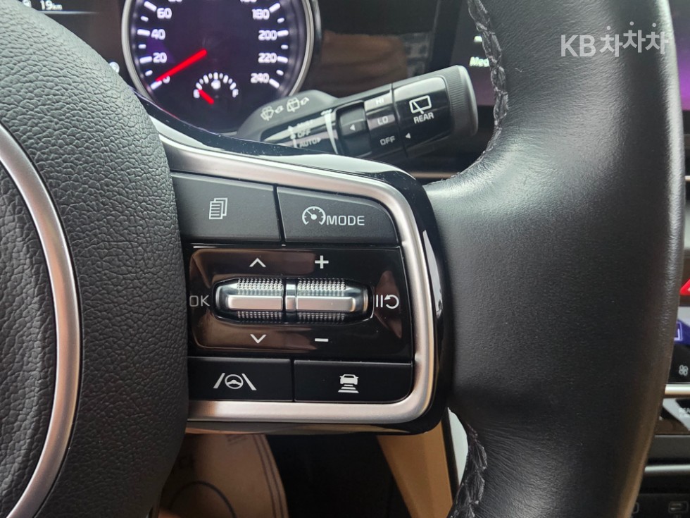Kia Carnival — miniaturë 10