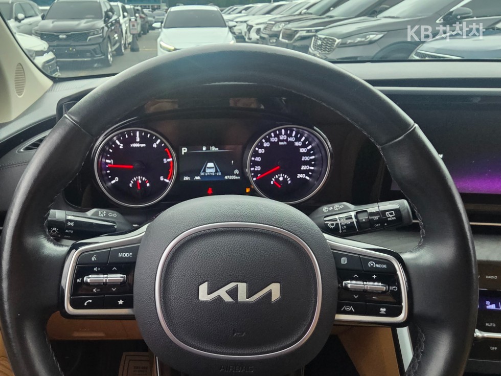 Kia Carnival — miniaturë 9