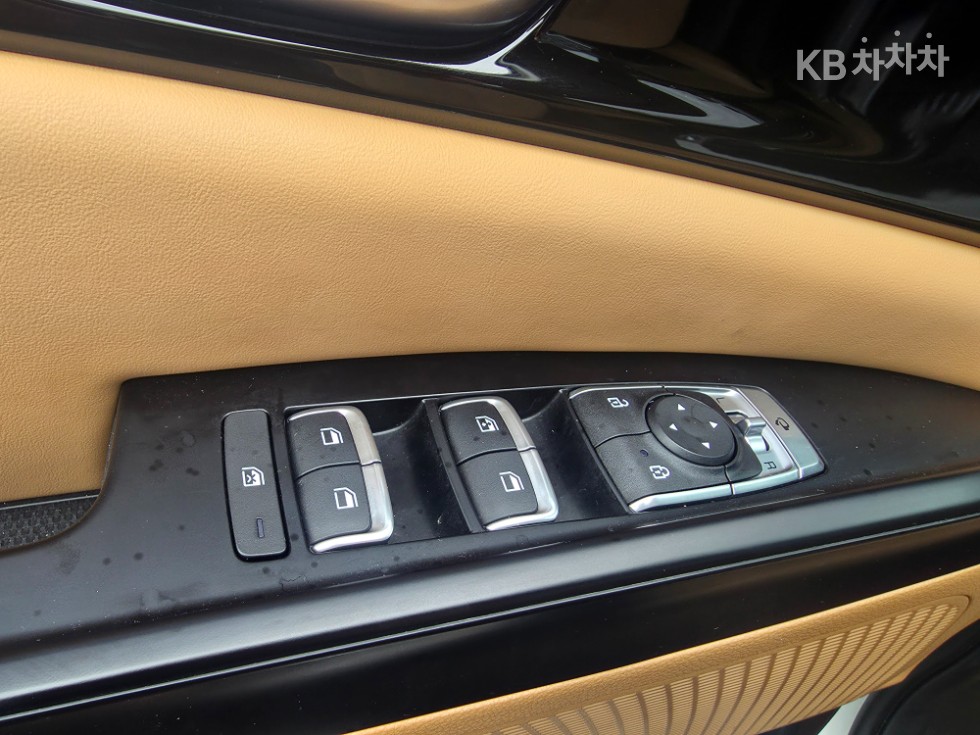 Kia Carnival — miniaturë 16