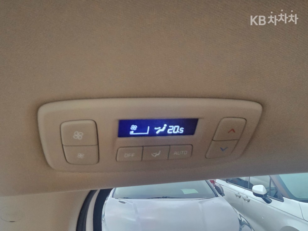 Kia Carnival — miniaturë 17