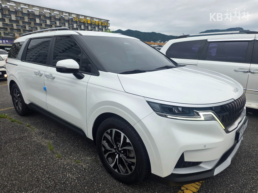 Kia Carnival — miniaturë 2