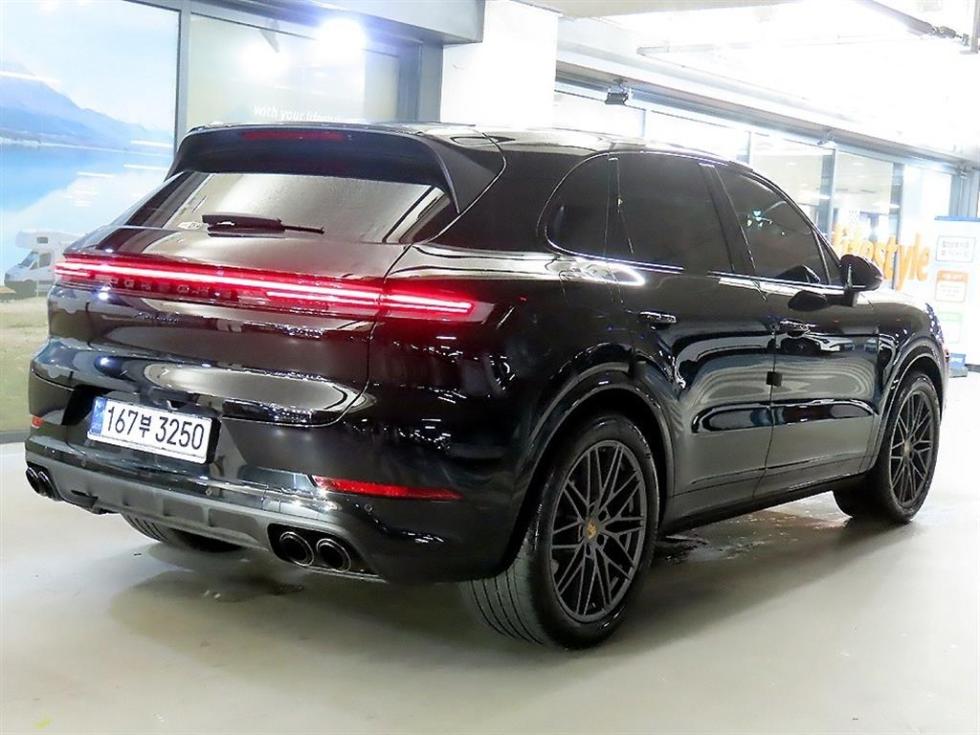 2024 Porsche (9Y0) photo
