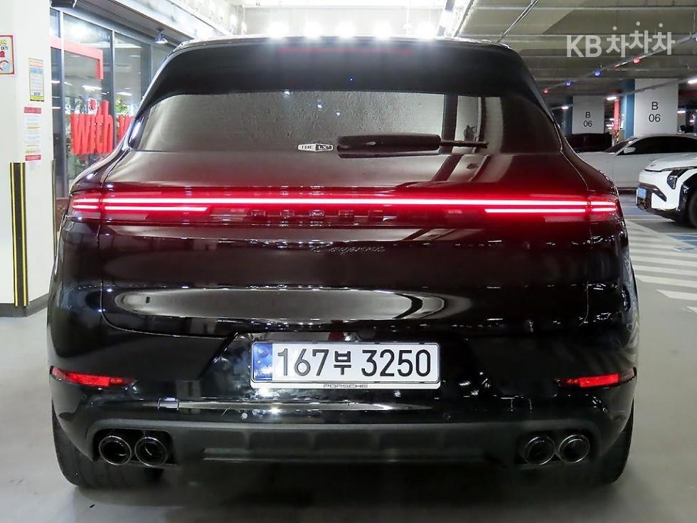 2024 Porsche (9Y0) photo