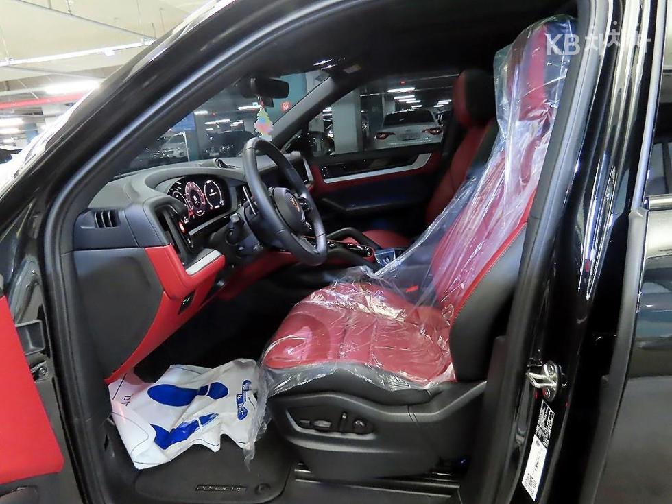 2024 Porsche (9Y0) photo