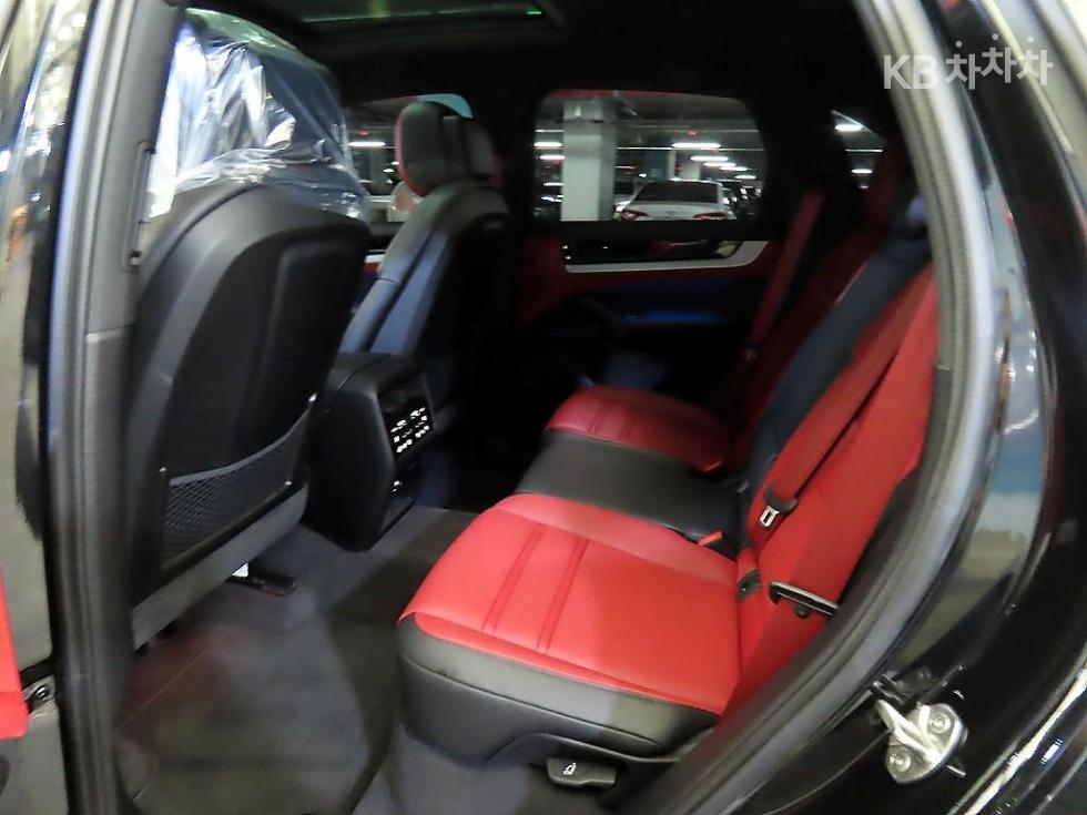 2024 Porsche (9Y0) photo