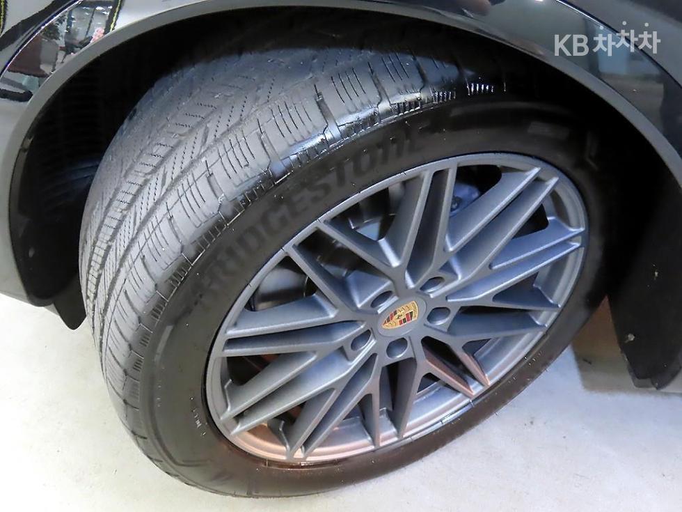 2024 Porsche (9Y0) photo