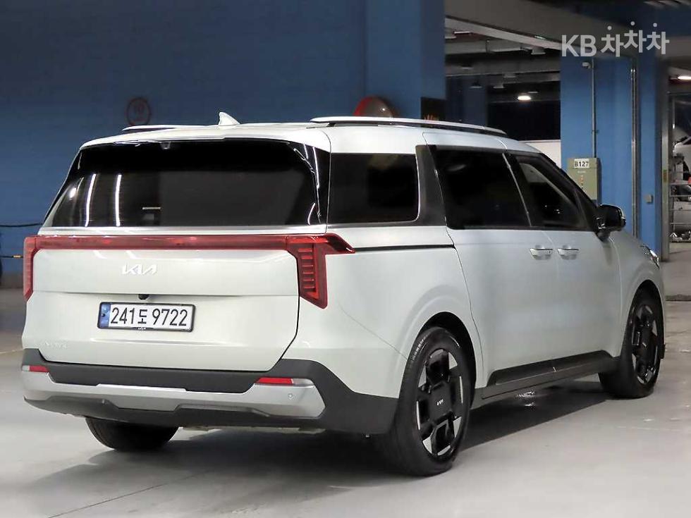 Kia Carnival — miniaturë 4