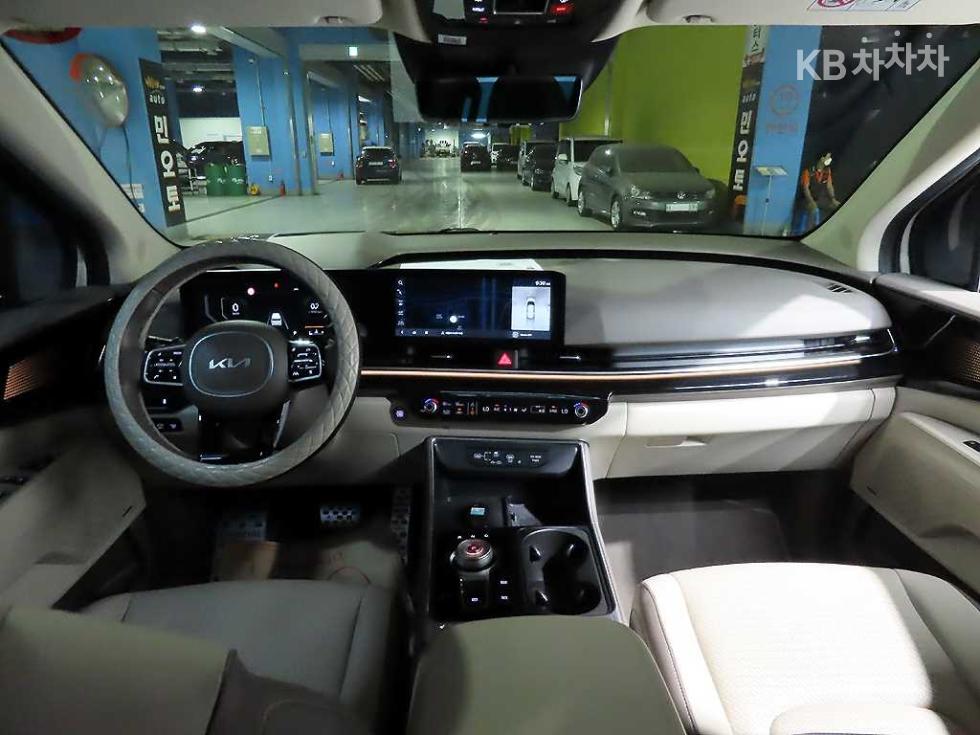 Kia Carnival — miniaturë 5