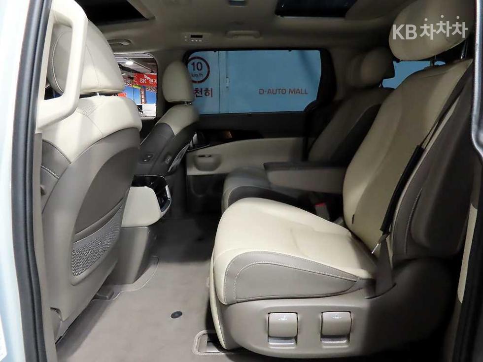Kia Carnival — miniaturë 6