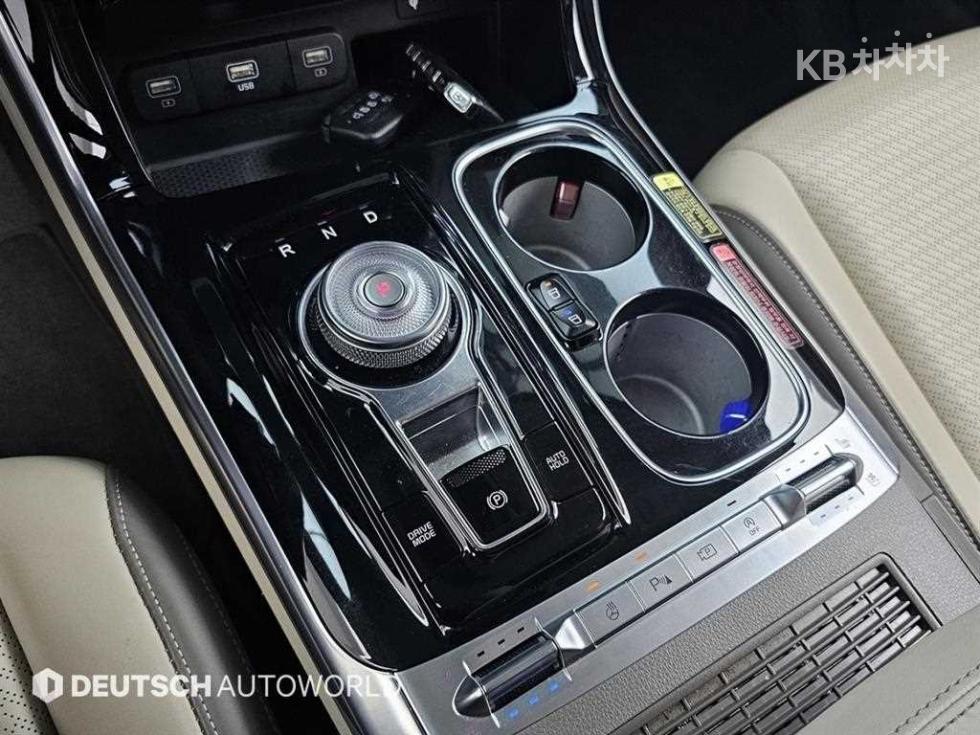 Kia Carnival — miniaturë 9